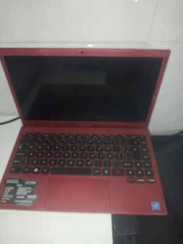 Notebook com a tela quebrada