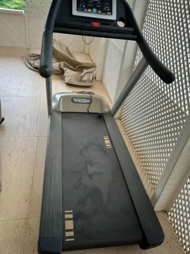 Esteira technogym 