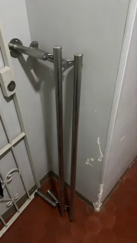 Arara de roupas (Resta uma unidade) 