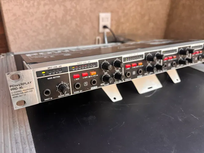 Powerplay Behringer HA4700 Pro-XL 4 Canais