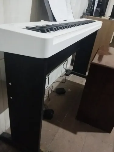 Piano Digital Casio CDP 110 com suporte