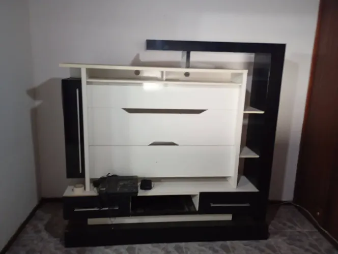 Rock para smartv usado para tvs até 55" + mesa formando conjunto .