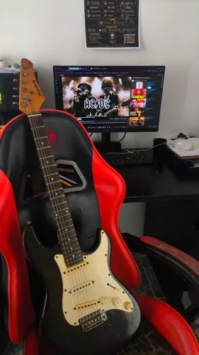 GUITARRA STRINBERG 