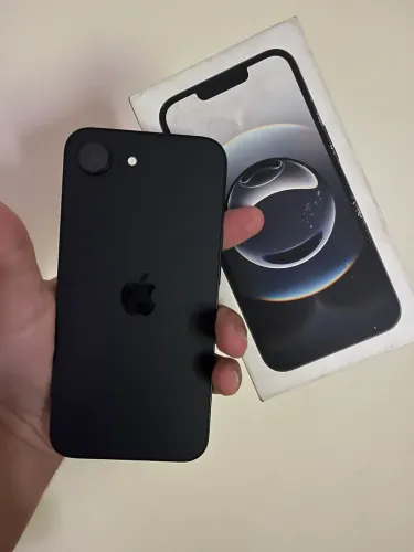 Celular iPhone 16e