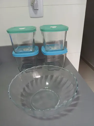 Kit com 4 potes de vidro com tampa + 1 tigela de vidro