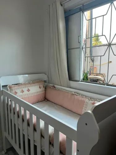 Berço e kit berço 1 ano de uso 