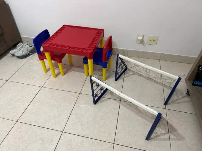 MESA E KIT GOLZINHO