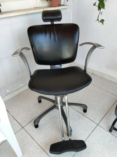 Vendo cadeira para salão.
