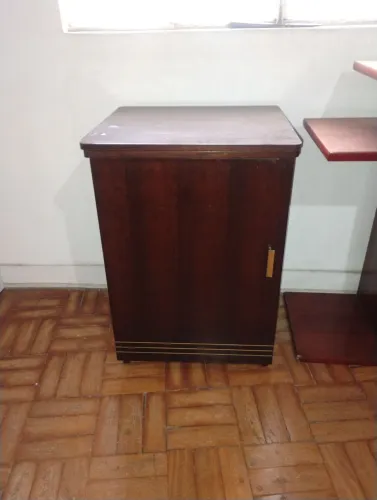 Máquina de custura vigorelli vermelha antiga 
