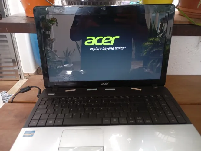 Notebook i3 aparelho mais antigo com HD de 500GB
