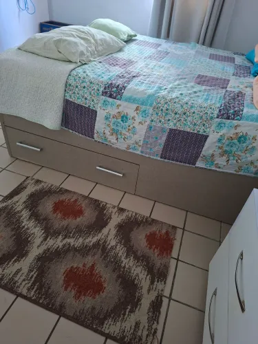 Cama casal em MDF, com gavetas