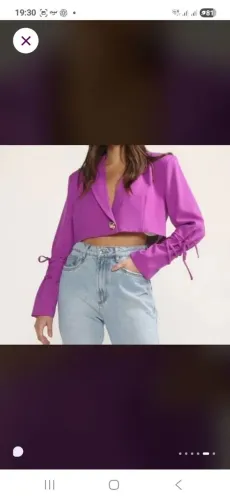 Blazer cropped lança perfume 