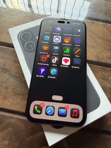 iPhone 16 128GB (Garantia Apple até 29/09/2026)