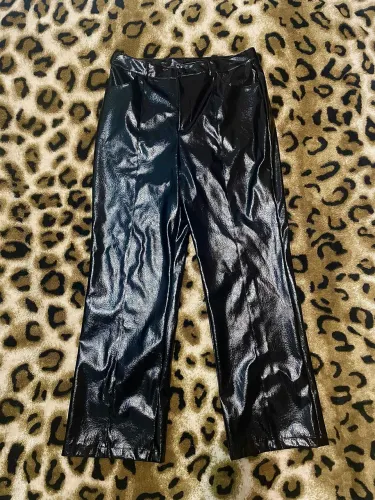 Calça Couro Texturizada Brilhante