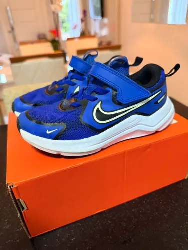 Tênis Nike infantil 28