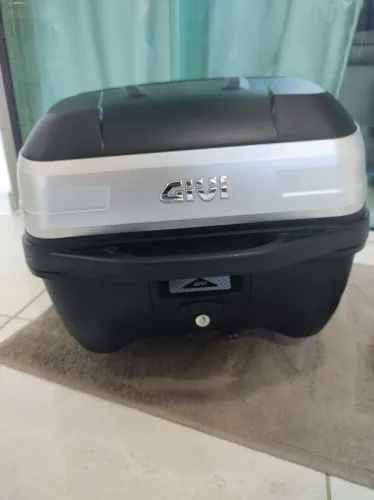 Baú GIVI P/ Moto semi Novo