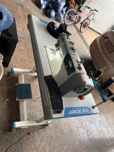 Vendo máquina de costurar