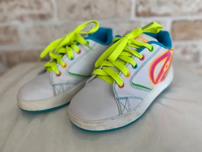 Tênis com rodinhas em excelente estado!