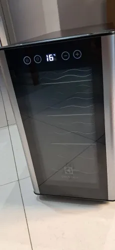 Adega 8 garrafas