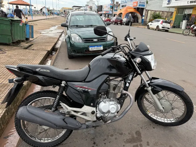 Vendo uma moto start preta 2020