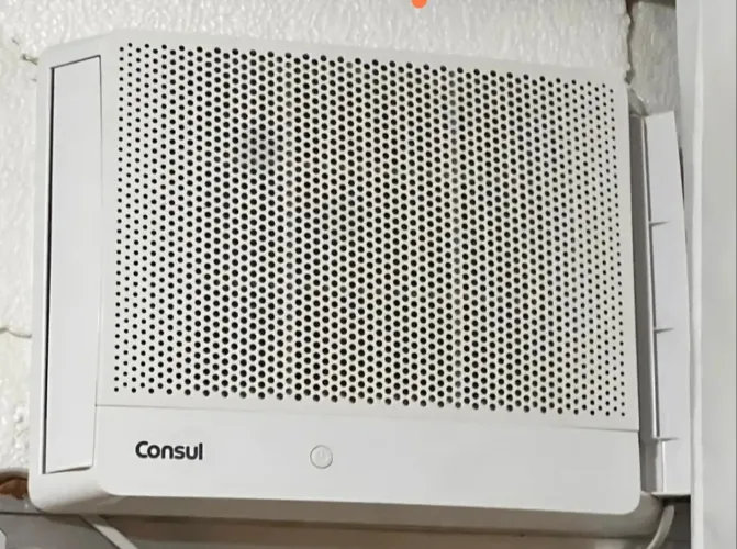 Ar condicionado ACJ "DE JANELA"  9.000BTU MECÂNICO 127V GELANDO 