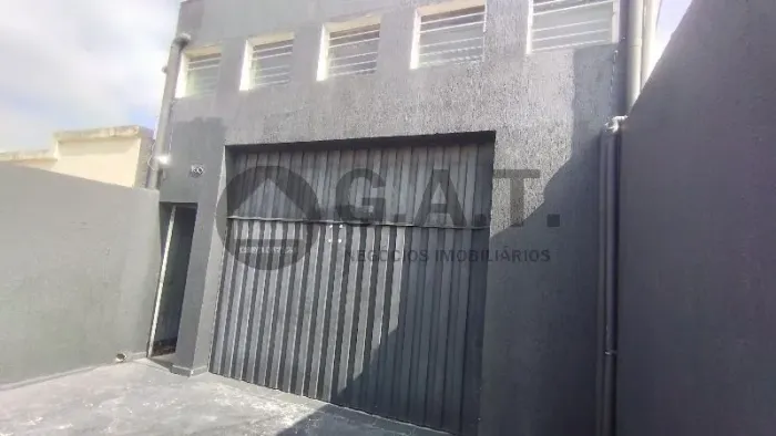 Salão Comercial na Vila Assis, Sorocaba-SP: 2 Salas, 2 Banheiros, 2 Vagas de Garagem!