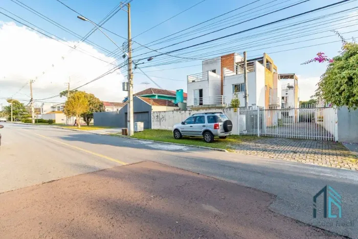 Sobrado a venda 04 quartos c/suíte, ático, espaço nos fundos no Boa Vista em Curitiba PR