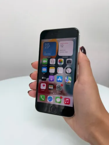 iPhone SE 2° geração  128GB  75% saúde da bateria  Cor branco   Sem marcas de uso, impecáv