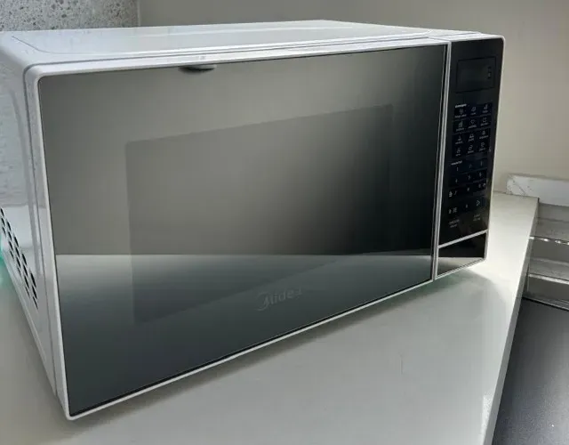 Micro-ondas Midea Minuto Fácil Prata 20L 110v