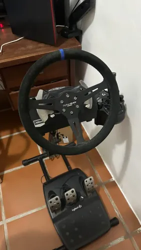 Volante g920 com volante e manopla trocada, possui originais com pouco uso