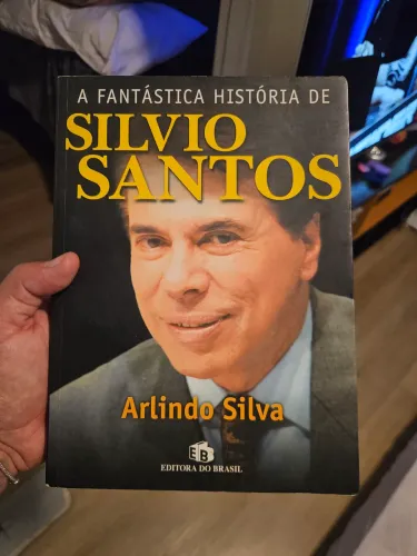 Livro - A FANTÁSTICA HISTÓRIA DE SILVIO SANTOS<br><br>SILVIO SANTOS