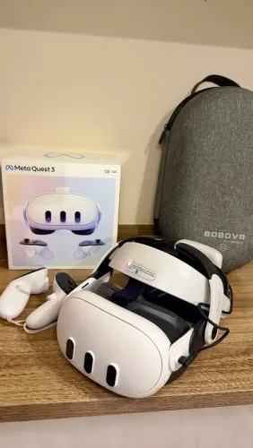 Meta Quest 3 128GB + Kit Strap BOBOVR + Bateria Extra + Caixa Original