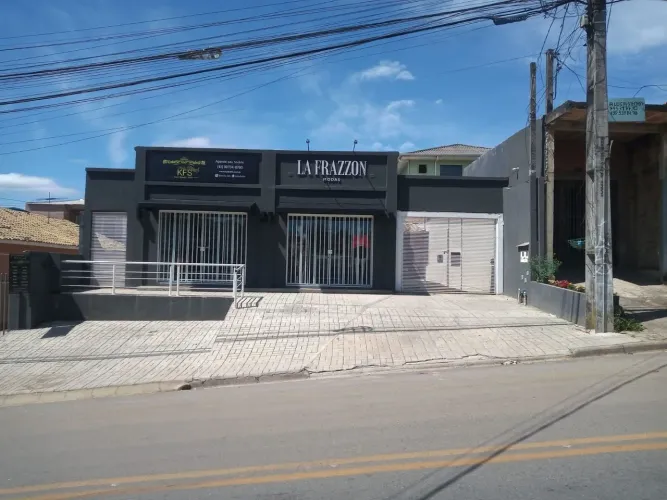 Lojas comerciais e casas 