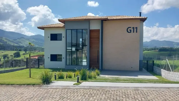 Casa em Condomínio de 400m2 (Terreno de 1.000m2) com 4 Suítes e Vista Incrível