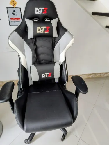 Cadeira gamer reclinável DT3 Sports preta e cinza