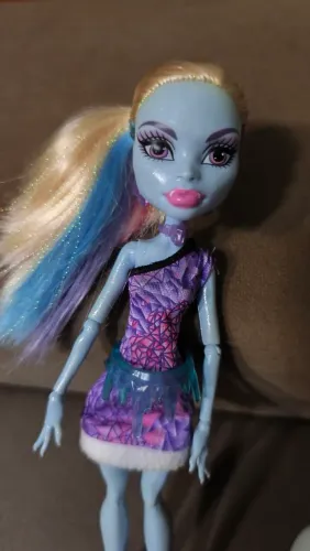 Monster high Abbey bominable scaris