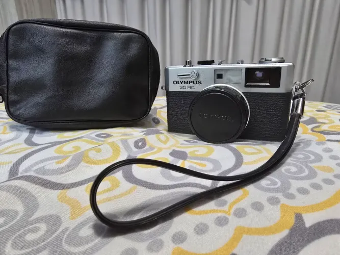 Olympus 35 RC. Muito bonita, peça rara de se encontrar.  Com estojo original. 