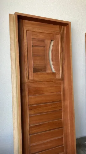 Porta de Cozinha maciça em Madeira Angico | Acabamento Premium