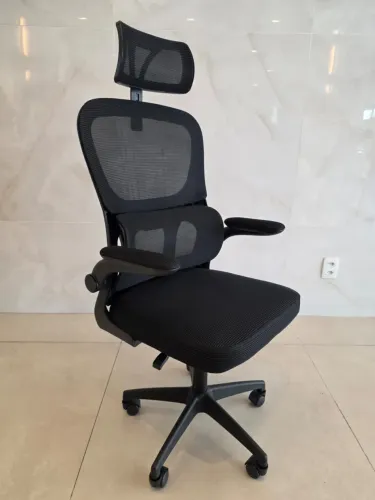 Cadeira escritório Diretor Prime Mesh ergonômica giratória.
