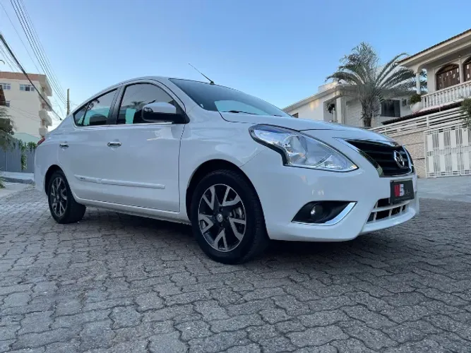Nissan Versa SL 1.6 16V Flexstart 4P Aut. 2017