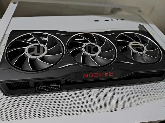 Placa de vídeo AMD 6750XT founders Edition