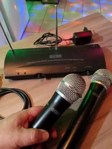 Vendo microfones sem fio de excelente qualidade, aceito cartão e faço entrega !