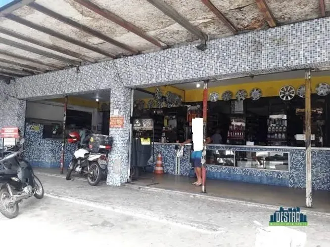 Alugue lojão com 700m² na C. Lindemberg