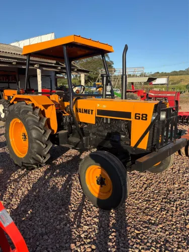 TRATOR VALMET 68