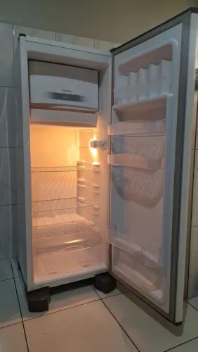Geladeira Esmaltec 218L com Compressor Inverter 
