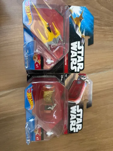 Hot wheels dupla nave Star wars Rey?s speeder e Naboo starfighter