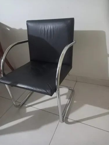 Cadeira em Couro (Braço Aço Inox)