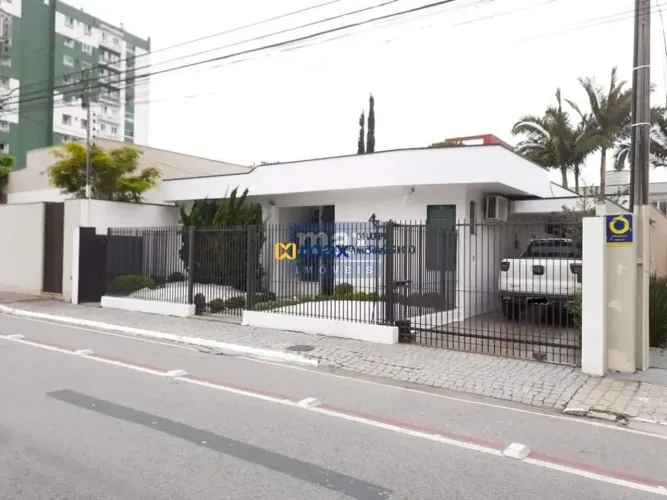 Loft localizado no Centro de Itajaí, em excelente localização, próximo a comércios, serviç