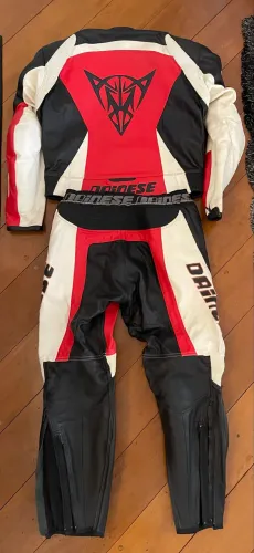Conjunto em couro Dainese Italiano