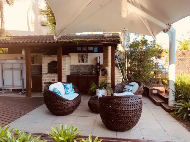 Casa de condomínio para venda tem 300 metros quadrados com 4 quartos